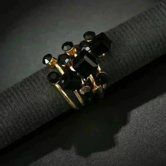 Black and Gold Statement Ring - Picture 3 of 4